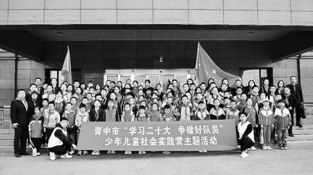 <br>          加强思想政治引领，提升青年凝聚力。<br><br>        