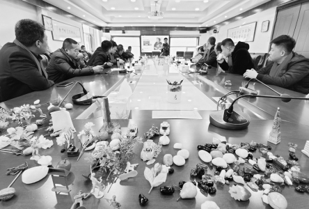 <br>          通过沙盘游戏缓解心理压力<br><br>        