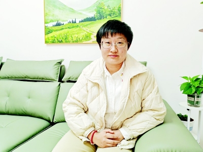 <br>          凭借智慧与果敢，张涵烨在市场竞争中绽放出青年人干事创业的光彩。<br><br>        