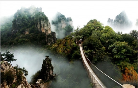 <br>          云雾天桥 本版图片均为资料图片<br><br>        