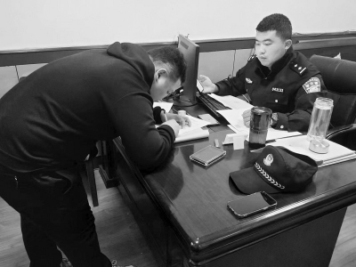 <br>          为民分忧，守护一方平安。 图片由受访者提供<br><br>        