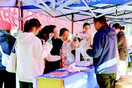 <br>          倾听同学所想，服务同学所需，解决同学所难，助力同学成长。 本版图片均由太原师范学院提供<br><br>        