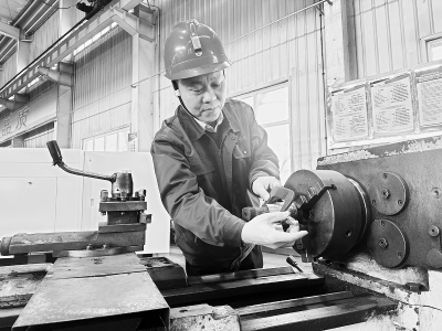 <br>          立足岗位探索创新，同向发力擘画数字蓝图。图片由原慧峰职工创新工作室提供<br><br>        