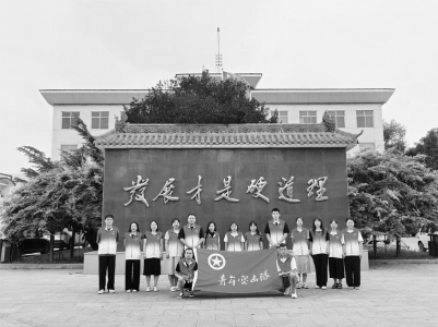           哪里有急难险重，哪里就有青春身影。 图片由张庄镇青年突击队提供        