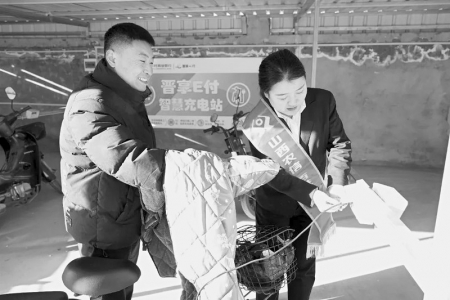 <br>          大宁农商银行把服务送到百姓家门口 图片由大宁农商银行冯强提供<br><br>        