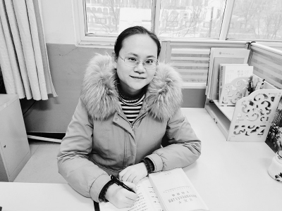           张媛在教学工作中贡献青春力量        