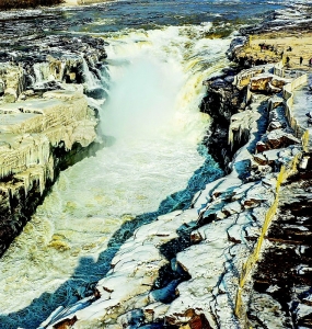 <br>          黄河壶口瀑布成了“冰瀑玉壶” 资料图片<br><br>        