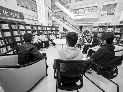           踔厉奋发、勇毅前行，在拼搏的青春中唱响无愧于时代的青春之歌。        