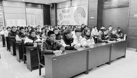 <br>          58名大学生奔赴实践岗位 图片由团古交市委提供<br><br>        