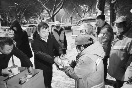 <br>          长治农商银行让温暖传递 本报记者 刘琴 摄<br><br>        