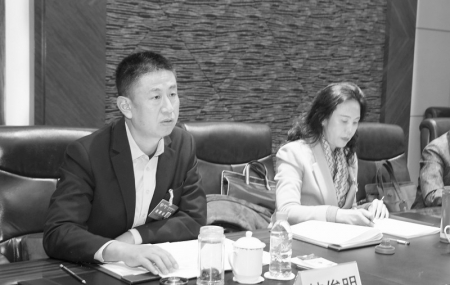 <br>          各行各业的青年政协委员们围绕高质量发展，举事例、列数据、话感受、提建议。 本版摄影 本报记者 康乐<br><br>        