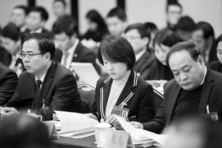 <br>          积极建言献策,守护未成年人健康成长。 本报记者 胡远嘉 摄<br><br>        