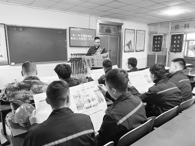 <br>          用奋斗照亮青春之路 本报记者 孟存田 摄<br><br>        