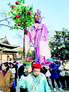           晋祠庙会 本报记者 李芸红 摄        