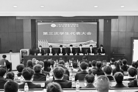 <br>          真诚倾听青年呼声，用心用情做青年朋友的知心人、青年工作的热心人、青年群众的引路人。 本版图片均由山西经济管理干部学院团委提供<br><br>        