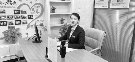 <br>          王娇以不变的初心在单位深耕细作 本报记者 孟存田 摄<br><br>        