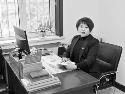 <br>          用实际行动弘扬雷锋精神<br><br>        