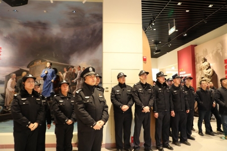 <br>          警务辅助人员参观学习 图片由古交市公安局提供<br><br>        