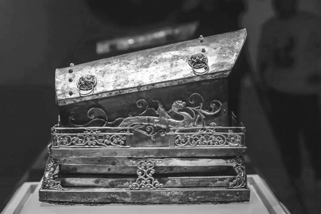 <br>          铜椁椁身复原后<br><br>        