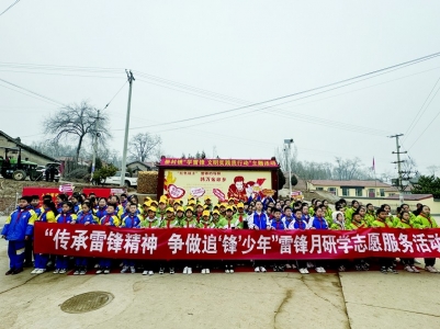 <br>          用实际行动践行雷锋精神 图片由通讯员提供<br><br>        