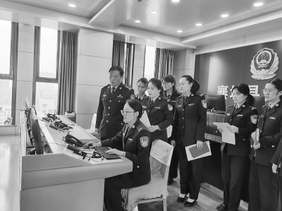           出警快一秒，平安多一分。        