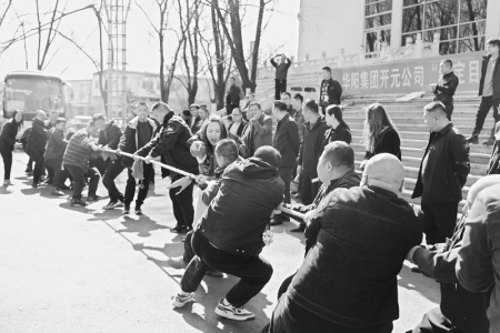 <br>          团结一致、奋力拼搏。 本报记者 孟存田 摄<br><br>        