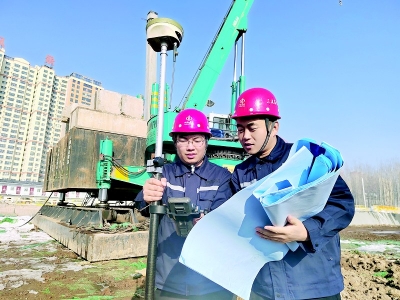 <br>          以工地为家，扎根项目一线。图片由山西三建集团提供<br><br>        