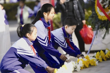           本组图片除署名外均由省少工委提供        