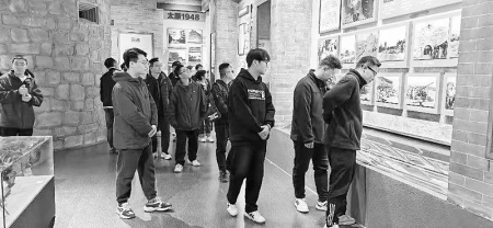 <br>          团员青年参观学习 图片由团太原市万柏林区委提供<br><br>        