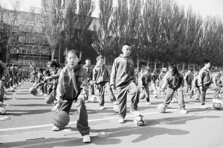 <br>          足球操展示<br><br>        