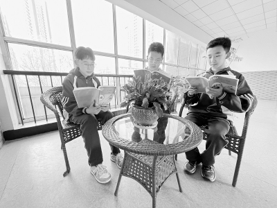 <br>          集体朗读凝聚奋进力量 图片由太原市第三十八中学校提供<br><br>        