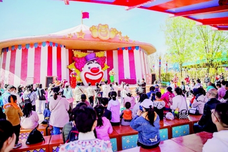 <br>          到太原方特东方神画开启日夜畅玩模式 图片由太原方特提供<br><br>        