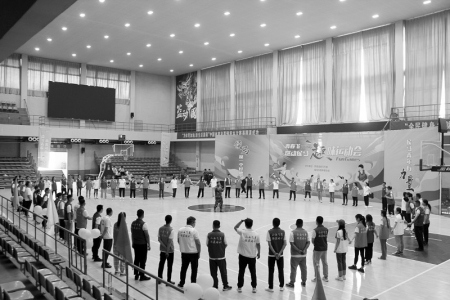 <br>          新时代青年运动场上释放独有的激情 图片由团侯马市委提供<br><br>        