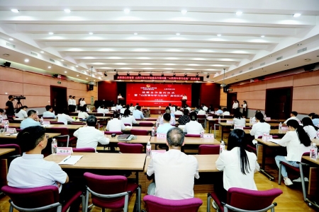 <br>          共青团山西省委与山西开放大学战略合作签约暨“晋青学·山西青年学习在线”平台启动仪式在山西开放大学举行 本报记者 王钰钦 摄<br><br>        