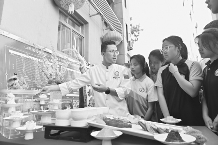 <br>          技能表演展示育人成果 本组图片均由山西省经贸学校提供<br><br>        