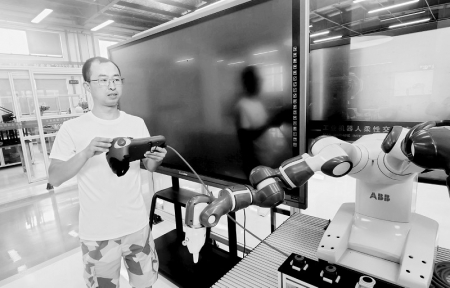 <br>          默默奉献，无怨无悔。<br><br>        