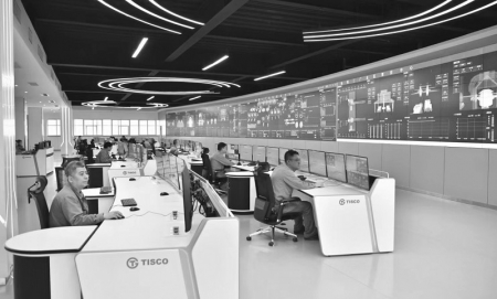 <br>          工作人员保障新系统稳定运行 图片由太钢集团团委提供<br><br>        