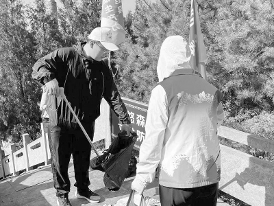 <br>          践行环保理念 图片由团翼城县委提供<br><br>        