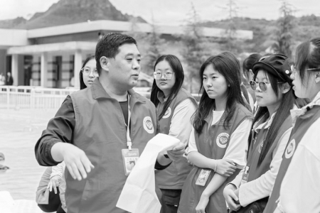 <br>          哪里有需要哪里就有志愿者 图片由团左权县委提供<br><br>        