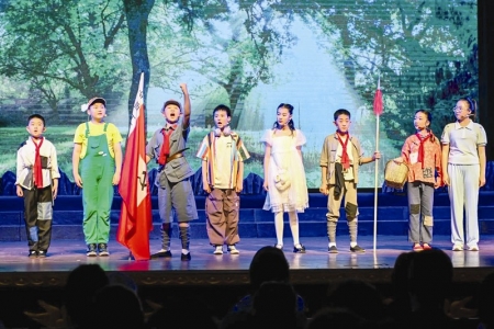<br>          长治市潞州区东关小学话剧社出品的话剧《红领巾》成功首演<br><br>        