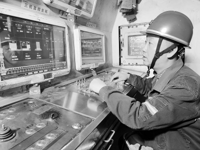 <br>          每一次公司有重要的生产任务，任壮都冲在一线。 本报记者 孟存田 摄<br><br>        