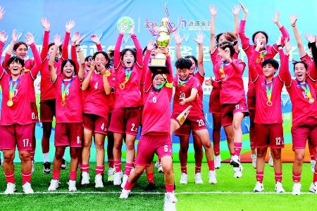           山西体育职业学院队夺冠 本报记者 胡远嘉 摄        