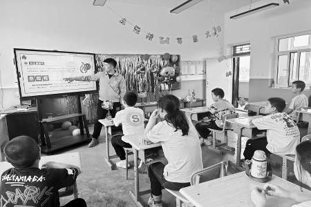           听故事 ，讲安全。 图片由华新燃气集团团委提供        
