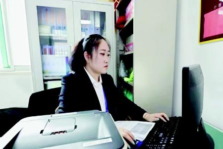           兢兢业业、坚守岗位。 图片由受访者提供        