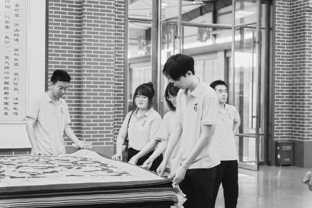           在社会课堂中受教育、长才干、作贡献。        