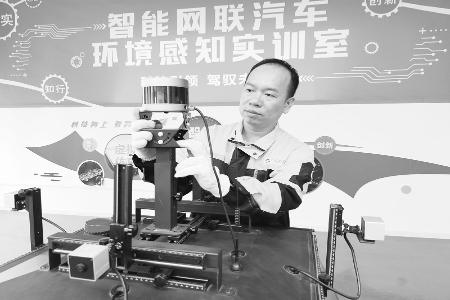           当好学生成长路上的引路人        