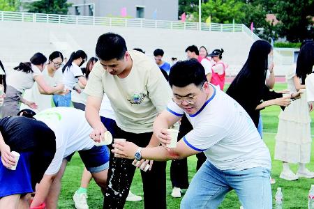               在素质拓展中，学生们不仅洋溢着青春与朝气，更收获了成长与蜕变。图片由团省委实习实训学生胡那旦提供        
