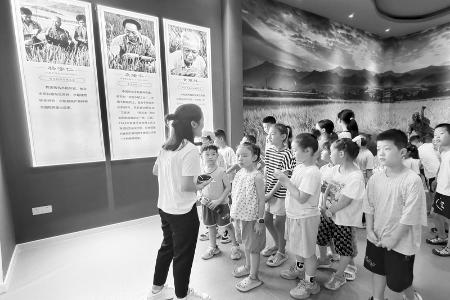           孩子们度过了一个有趣又有料的假期 图片由团新绛县委提供        