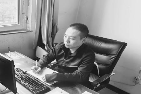           工作以来，王鑫始终满怀热爱工作。 本报记者 孟存田 摄        