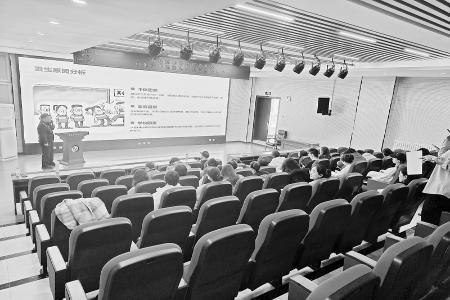           用法治力量为学生的健康成长保驾护航 图片由太原市公安局杏花岭分局提供        